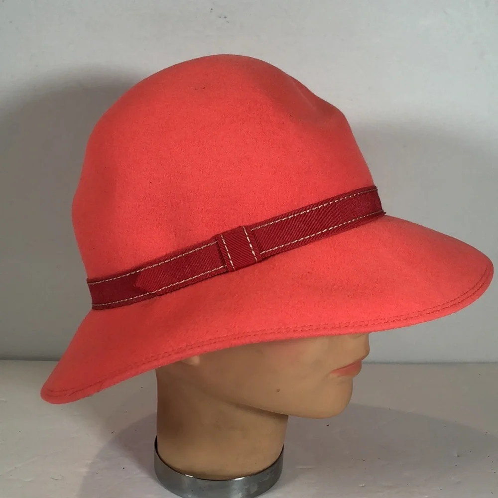 Vintage Georgi Womens Hat Peach Wool Felt with 1/2